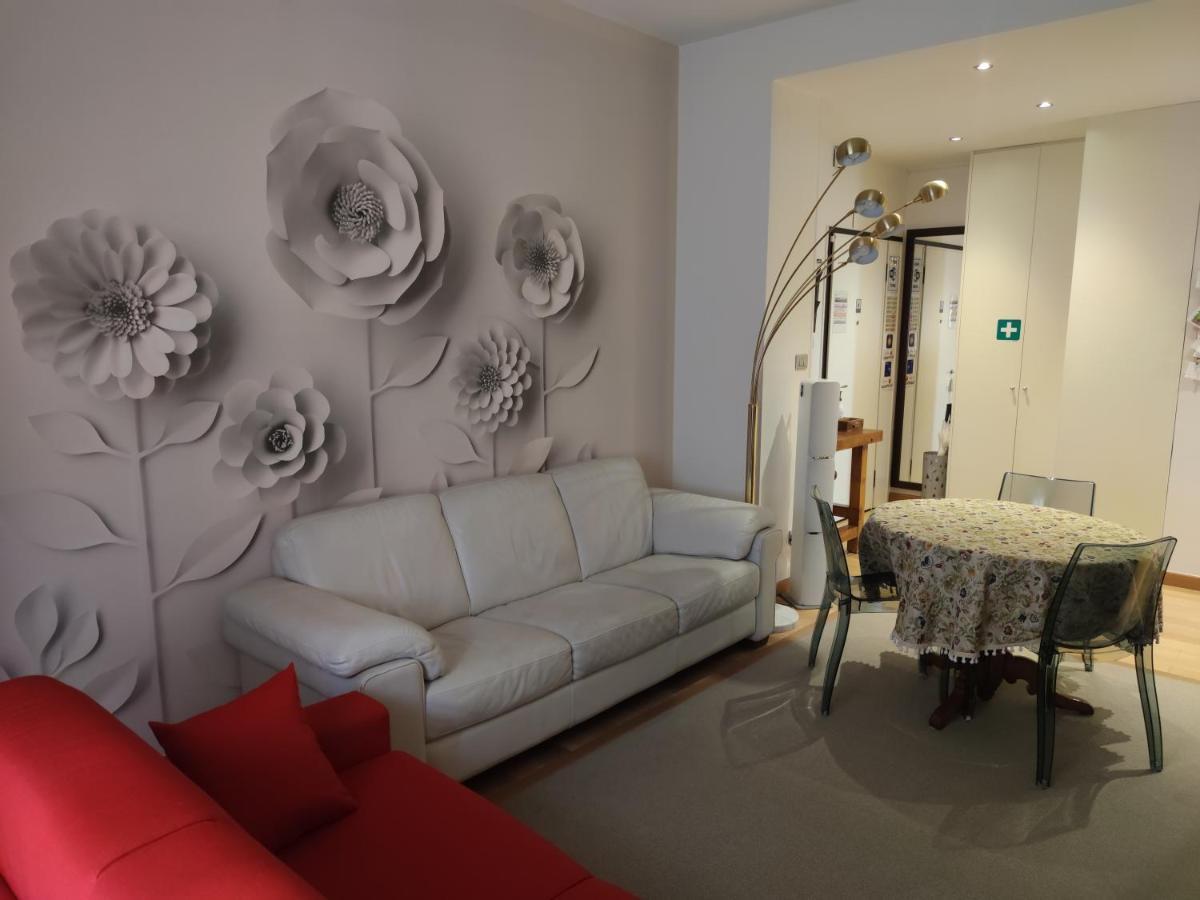 Appartamento Emmerosa, Centro Citta, Parcheggio เวโรนา ภายนอก รูปภาพ